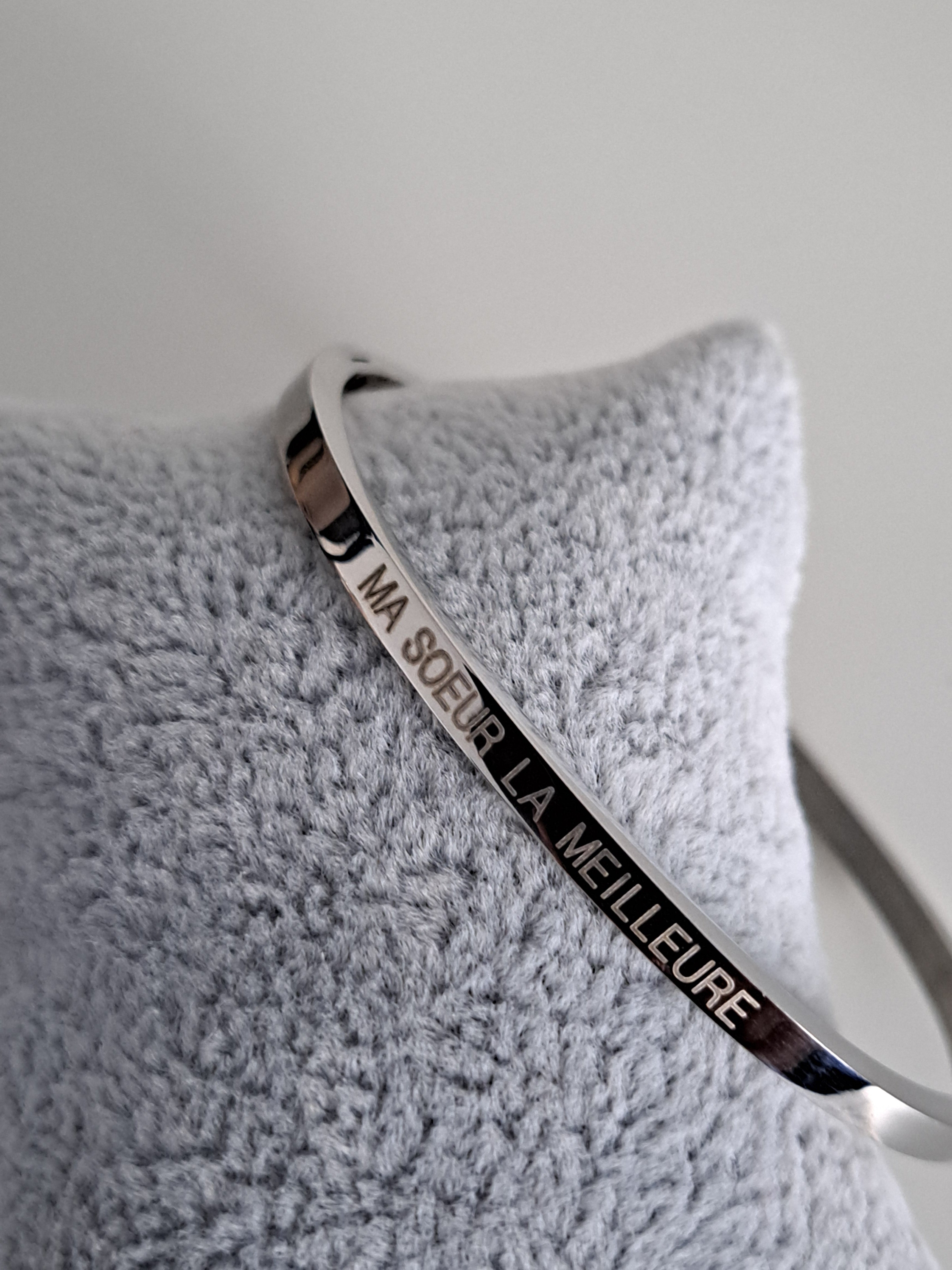 Bracelet jonc inscription "ma sœur la meilleure"